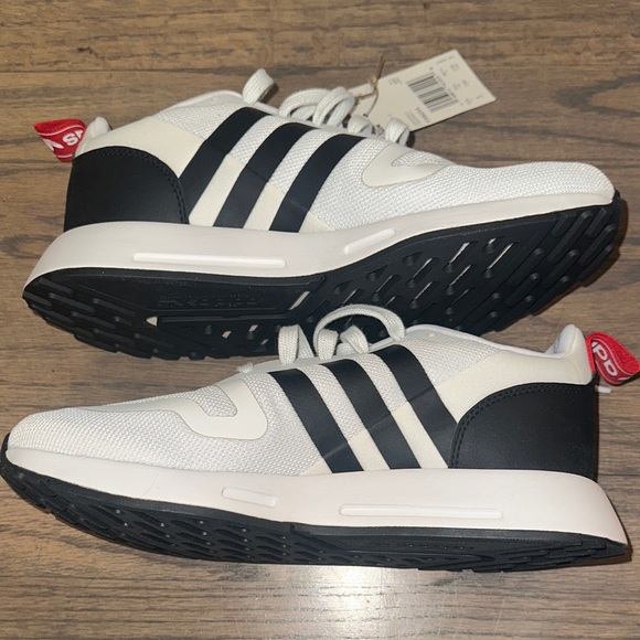 adidas Boy Kids White and Black Sneakers - Picture 6 of 8